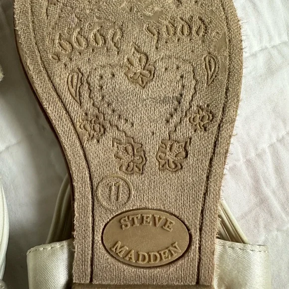 Kids sandals, size 11 - Picture 3 of 3